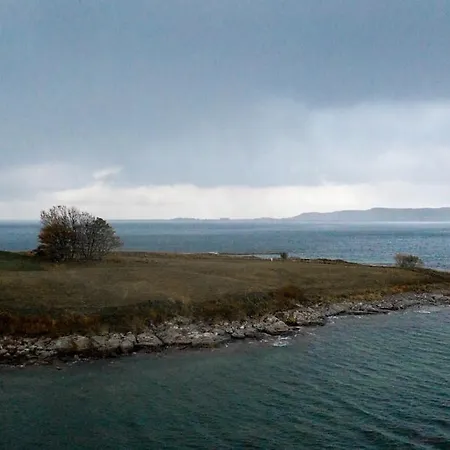 Villa Staurneset Scandi With Wildlife And Seafront Ytterland