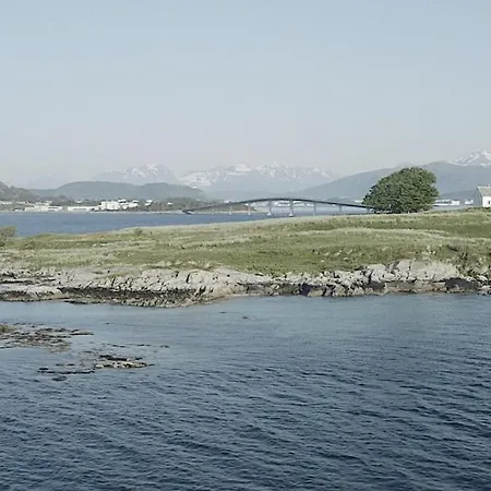Staurneset Scandi With Wildlife And Seafront Ytterland